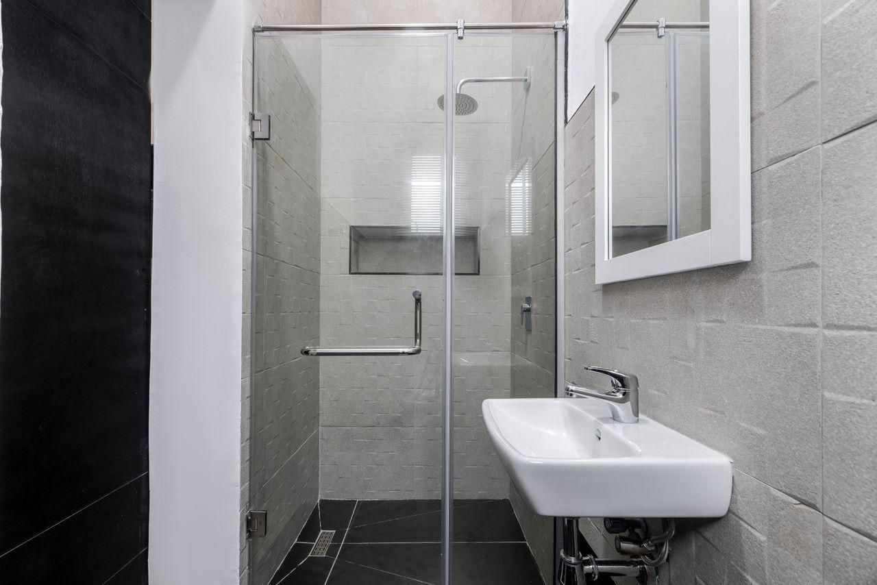 Spa-like Bathroom with Slate Floor Tiles