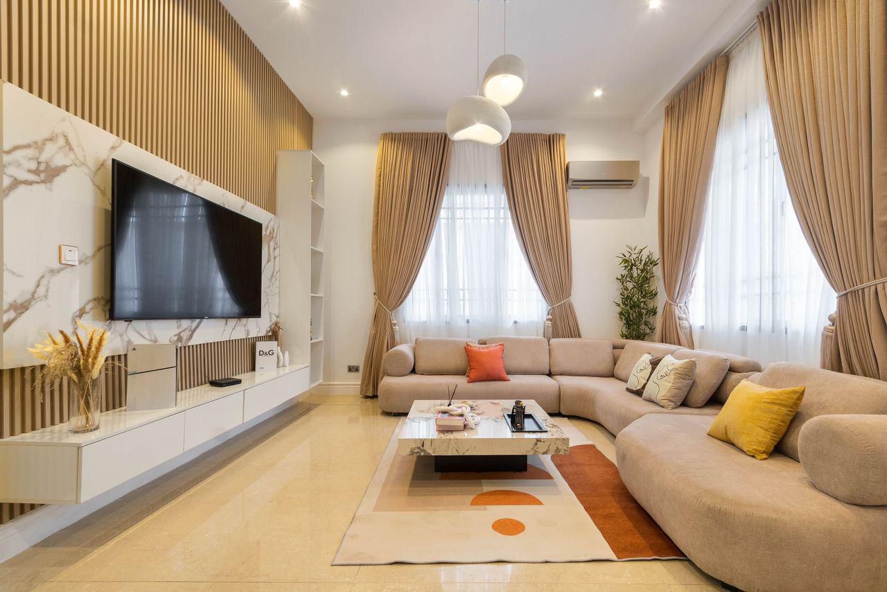 Contemporary Elegance & Textural Harmony