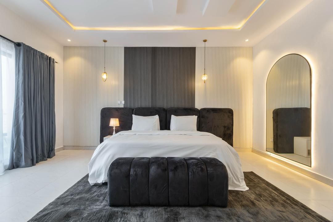 Master Bedroom with Tri-tone Vertical Slats